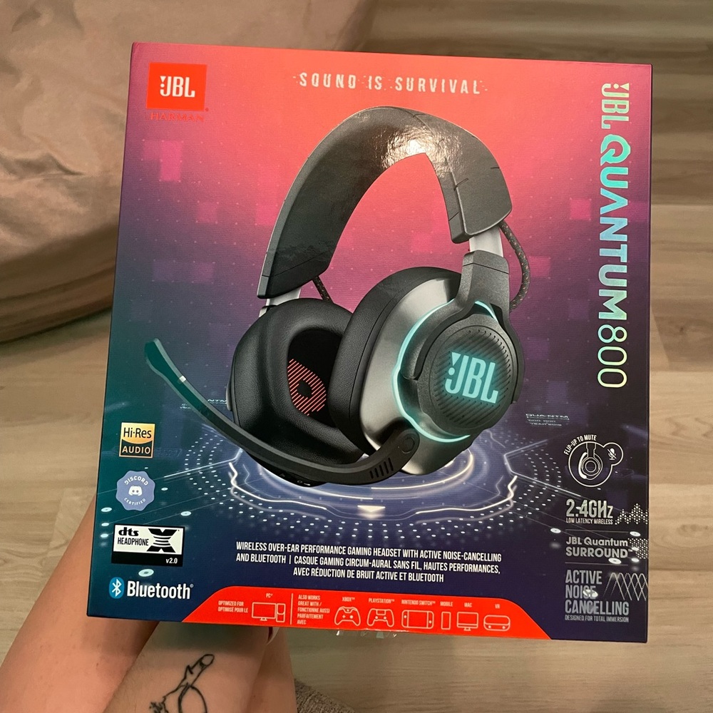 JBL Quantum 800 wireless gaming headset